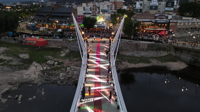 Villa Carlos Paz inauguró su temporada teatral con la clásica alfombra roja