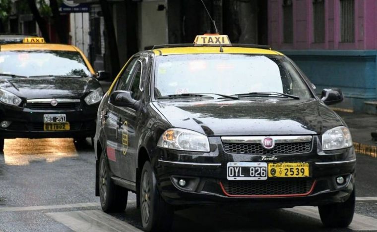 FOTO: Taxistas se manifestaron para pedir más controles contra Uber.