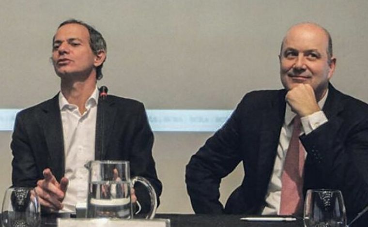 FOTO: El economista Lucas Llach y Federico Sturzenegger.