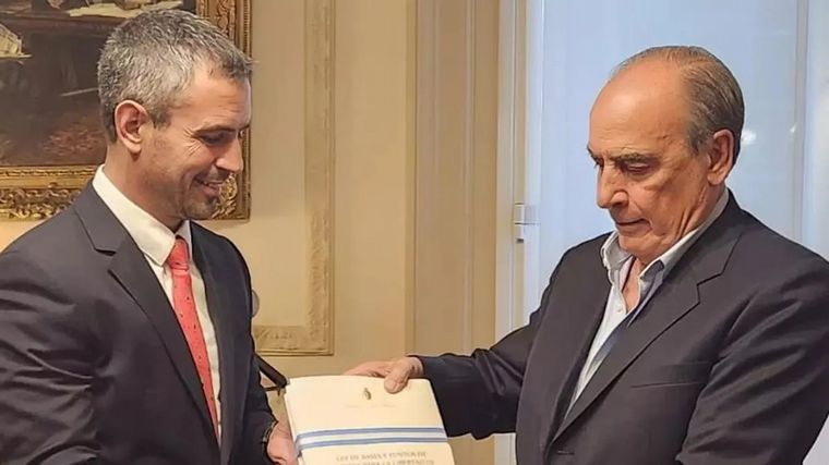 Los puntos principales de la Ley ómnibus que Milei envió al Congreso