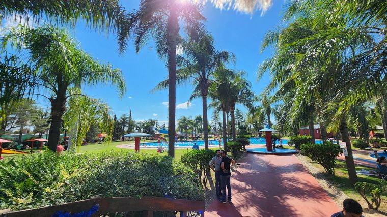 El trébol azul, un complejo de piletas para todas las edades en Colonia Tirolesa.