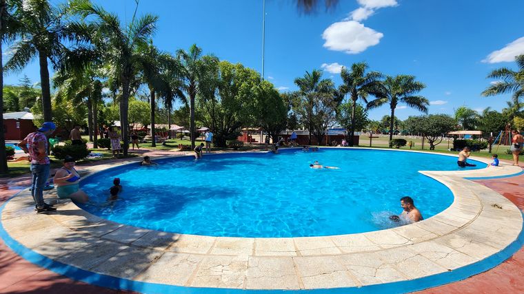 El trébol azul, un complejo de piletas para todas las edades en Colonia Tirolesa.