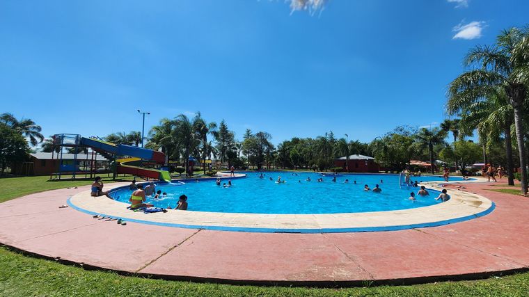 El trébol azul, un complejo de piletas para todas las edades en Colonia Tirolesa.