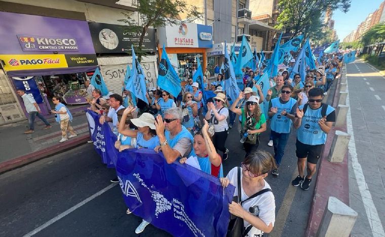 Marcha de la UEPC por las calles de Córdoba. (Foto: Daniel Cáceres/Cadena 3)