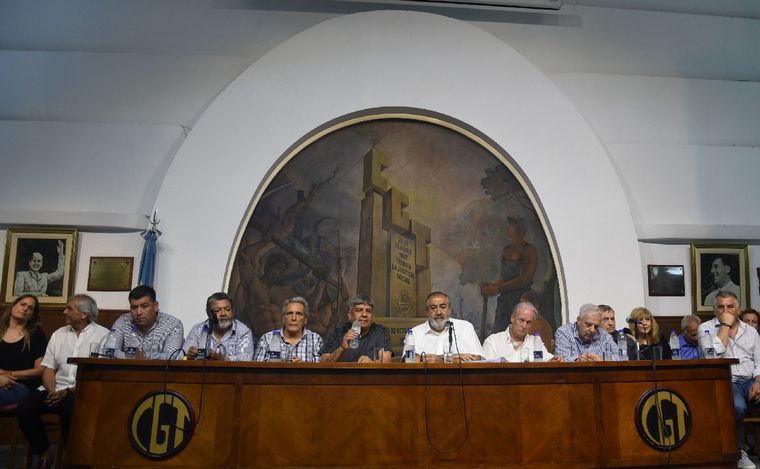 La CGT se reúne contra la ley ómnibus y DNU del Gobierno. (Foto: Télam)