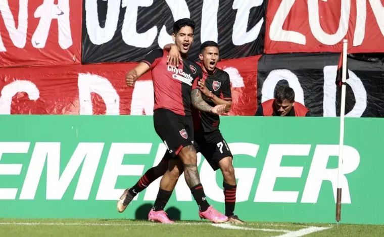 FOTO: Sin Recalde ni Gómez, Newell's continúa su pretemporada en Rosario.