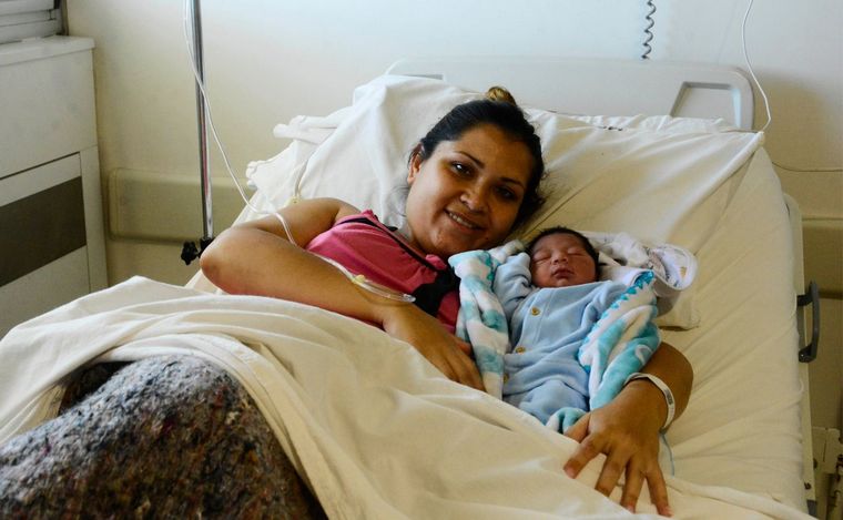 FOTO: María José junto a Ian Luca, el primer bebé de 2024