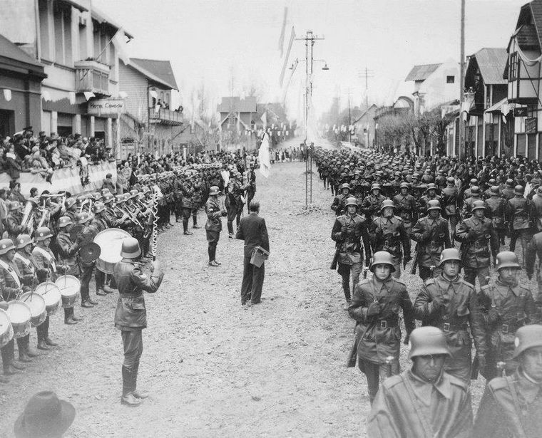 FOTO: Un desfile militar en la Argentina de la décadad del 30.