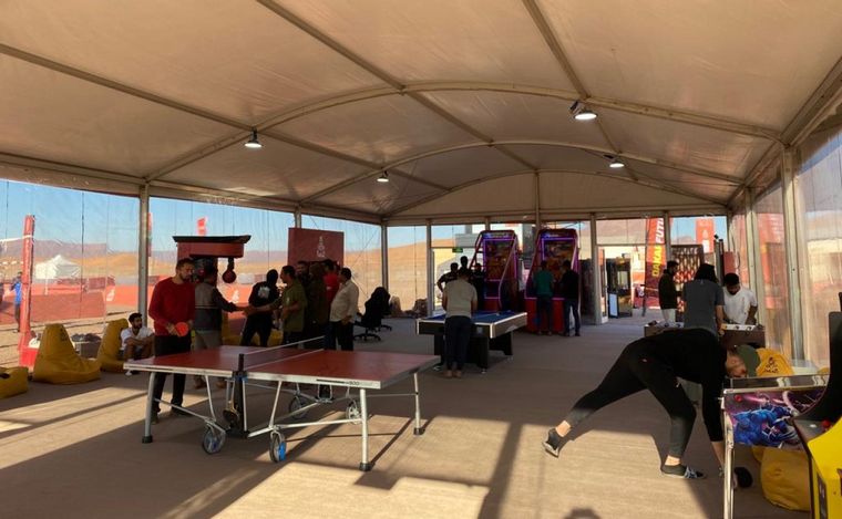 Una sala de juegos entretiene en los tiempos de espera