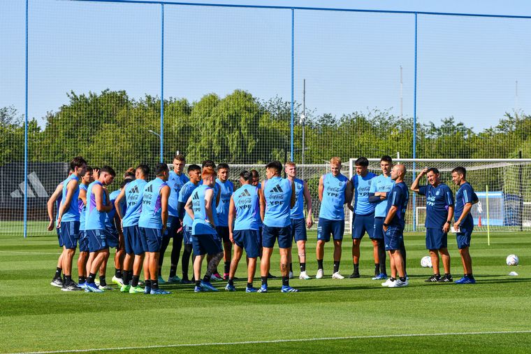 La selección Sub-23 entrena pensando en el Preolímpico. (Foto:@Argentina)