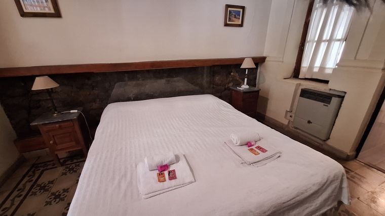 El Búho: un complejo para disfrutar jamones de primer nivel y descansar.