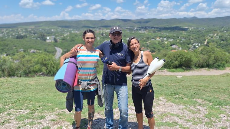 Orlando Morales hizo yoga junto al arroyo en Salsipuedes.