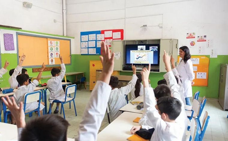 FOTO: Los chicos en las aulas: la premisa de la paritaria docente en 2024.