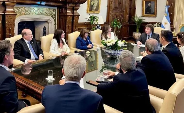 Milei y parte de su gabinete.