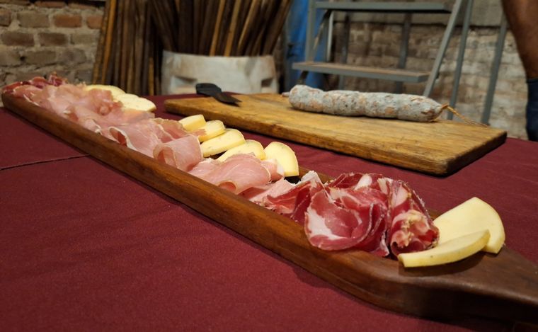 Don Lino, la gran fábrica de salame de Colonia Caroya.