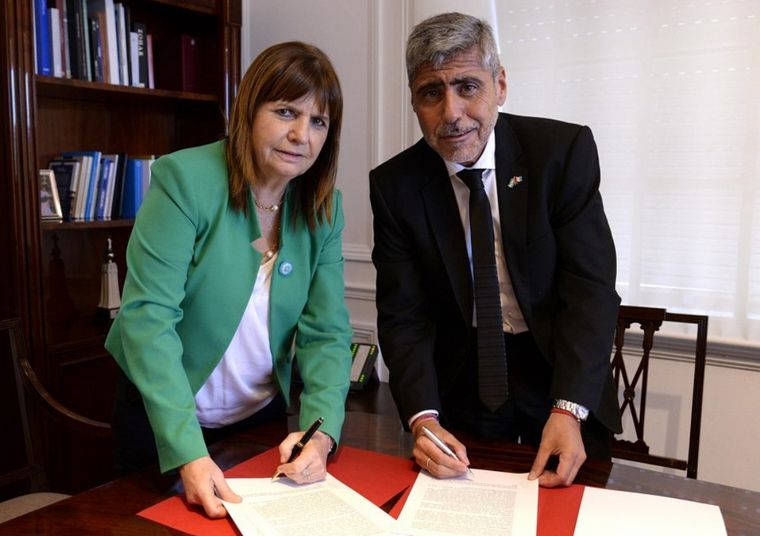 FOTO: Córdoba firmó un convenio de cooperación con el Ministerio de Seguridad nacional.