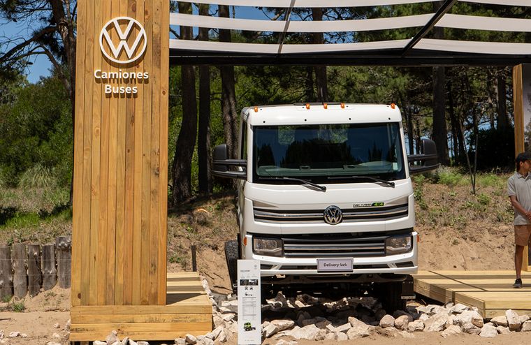 FOTO: La División Camiones y Buses de Volkswagen presente en la frontera de Pinamar