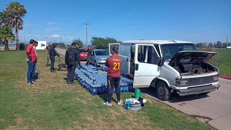 El vehículo secuestrado en las inmediaciones de la cárcel de Bouwer.