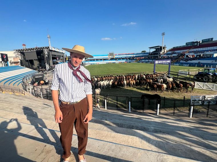Los Nocheros inauguraron el escenario móvil de Cadena 3 en la previa festivalera