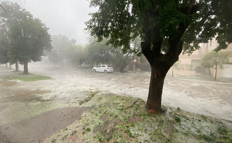 FOTO: Evalúan los daños tras la tormenta en Río Cuarto. (Foto: gentileza)