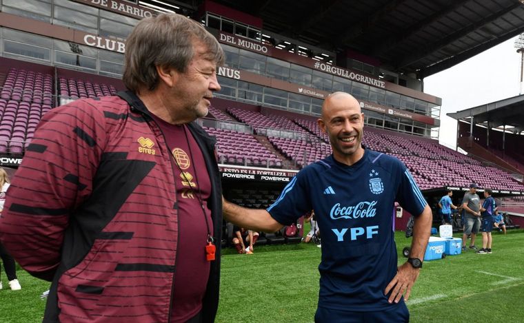 Zielinski y Mascherano. (Foto:@clublanus)