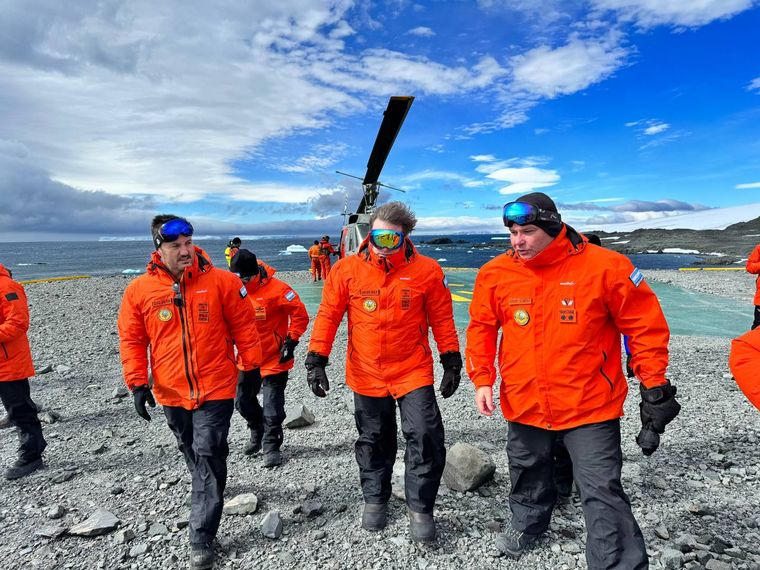 FOTO: Javier Milei visitó las bases Marambio y Esperanza en la Antártida