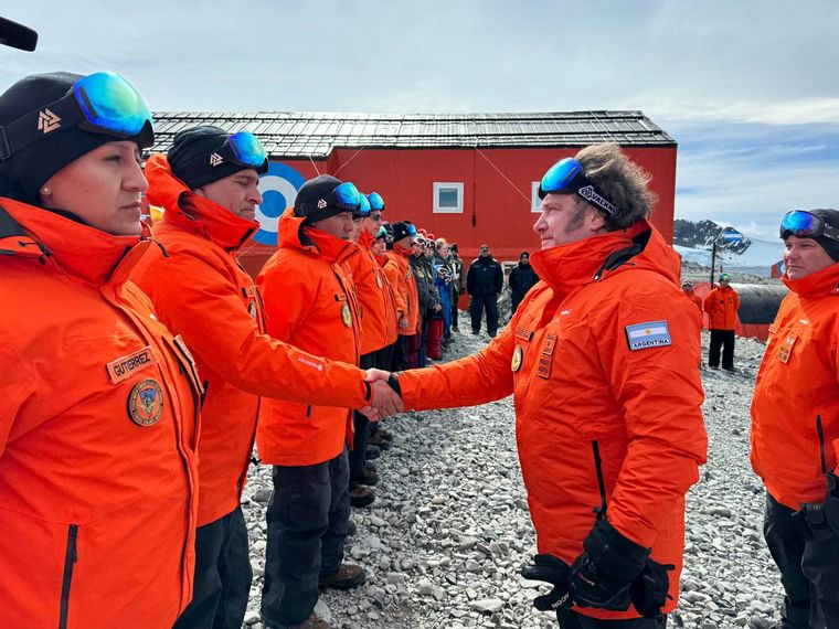 Javier Milei visitó las bases Marambio y Esperanza en la Antártida