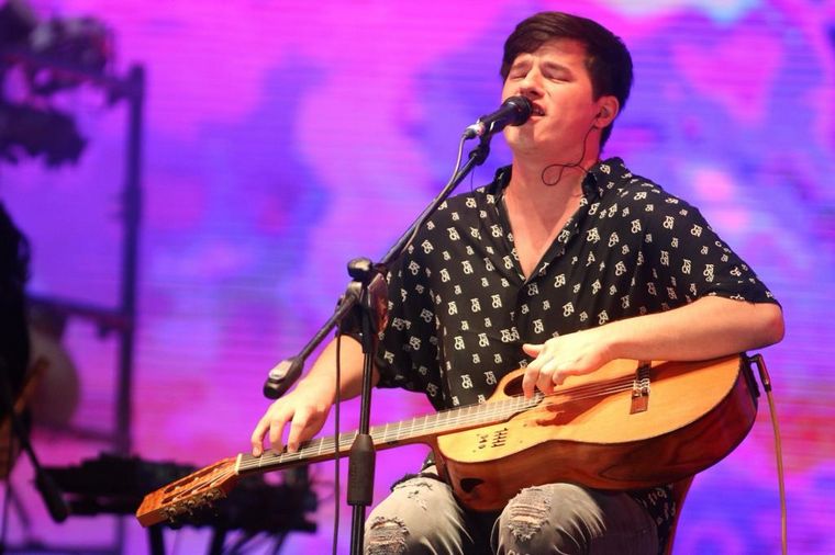 Nahuel Pennisi alcanzó a tocar antes de que la tormenta suspendiera el festival.