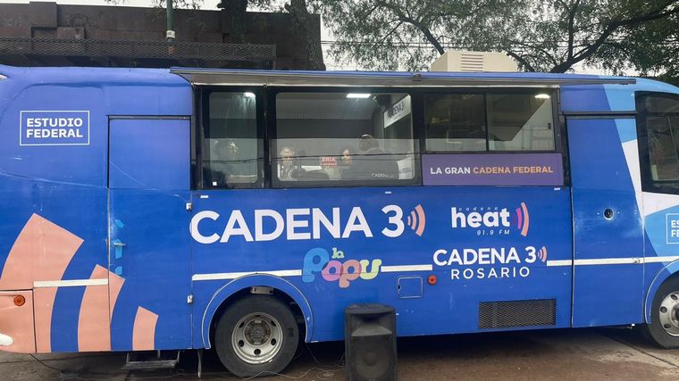 Rony Vargas transmite desde Jesús María en el estudio móvil de Cadena 3