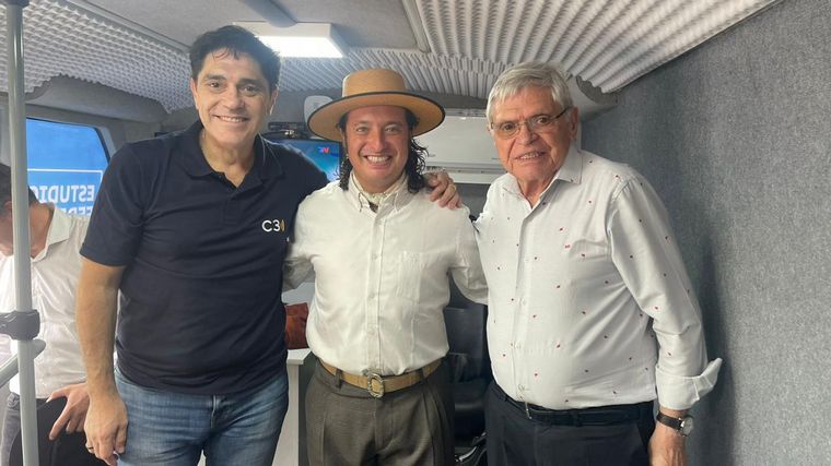 Rony Vargas transmite desde Jesús María en el estudio móvil de Cadena 3