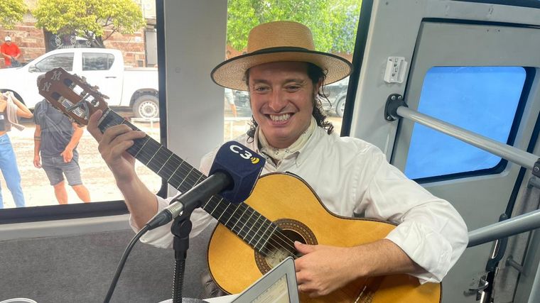 Nicolás Membriani se hizo presente en el estudio móvil de Cadena 3