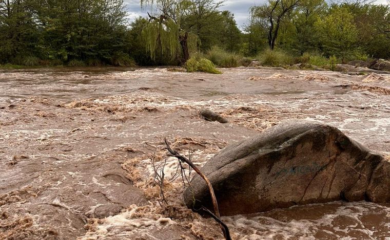 Fuertes crecidas en los ríos serranos tras las lluvias (Foto: Gentileza)