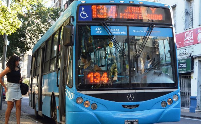 FOTO: Unidad de transporte urbano de pasajeros en Rosario. 