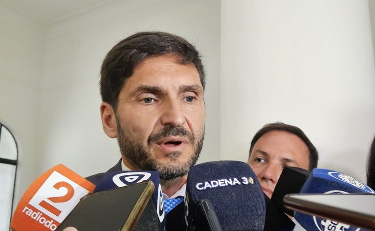 El gobernador Maximiliano Pullaro y su familia fueron amenazados.