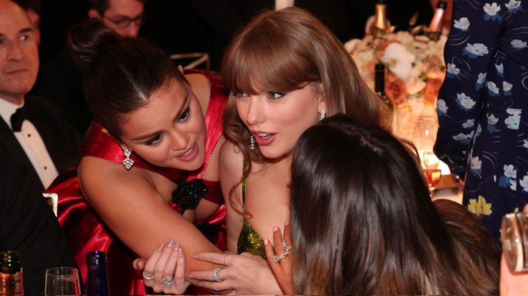 FOTO: Taylor Swift y algunos momentos virales que se vivieron en los Globos de Oro.