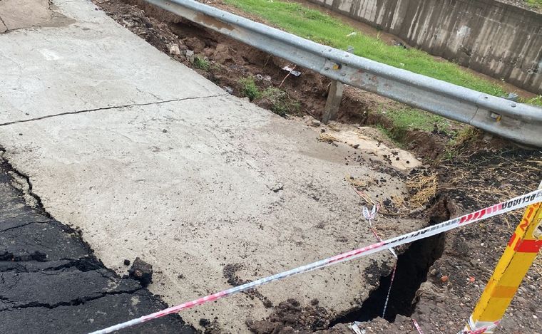 Socavón en barrio Villa Boedo.