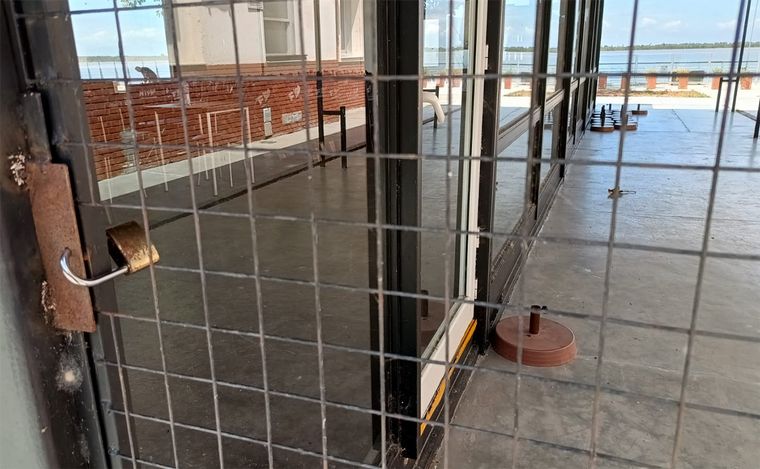 Crecida del río Paraná: cruces suspendidos y actividad casi nula en la Fluvial.