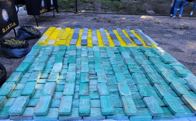 Los argentinos transportaban 31 ladrillos. (Foto:@cabezamartini)