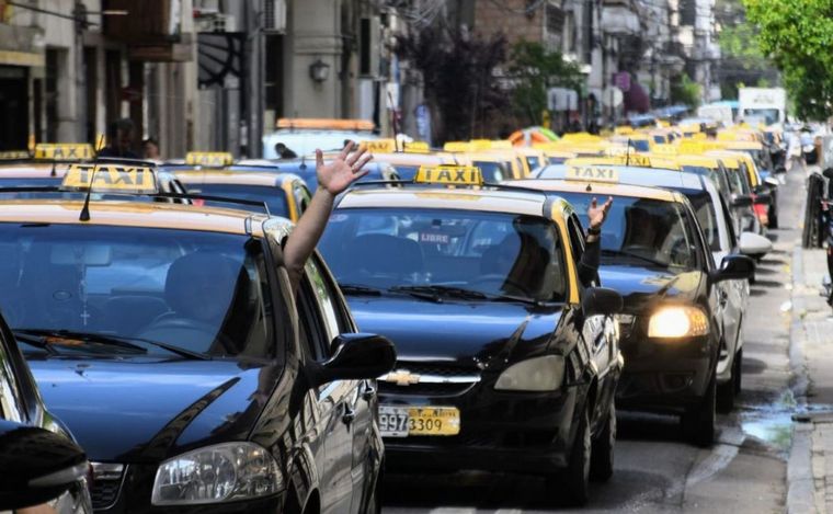 FOTO: El servicio de taxis aumentó 40 por ciento.