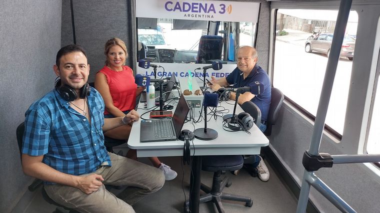 Jesús María canta en Viva la Radio