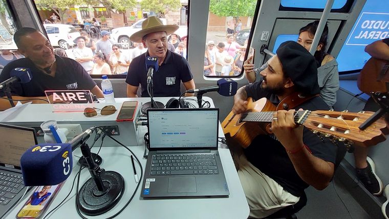 Los Cantores del Monte en Viva la Radio.