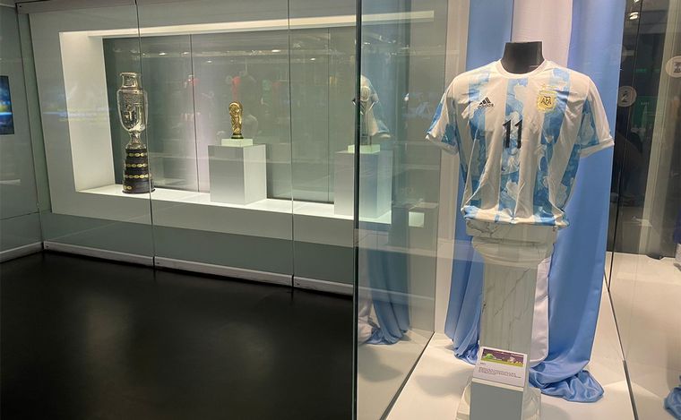 FOTO: Museo del Deporte Santafesino: un lugar para aprender y tocar la Copa del Mundo.