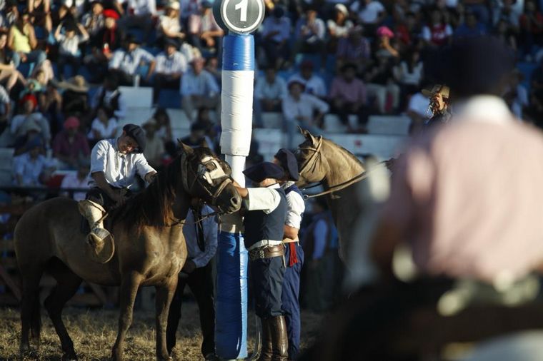 La doma en la sexta noche del festival de color y coraje