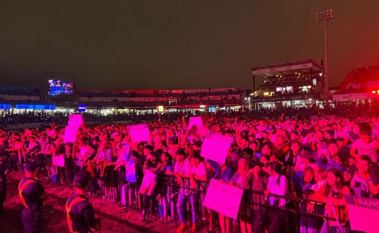 El público que se dio cita en la sexta noche de Jesús María.