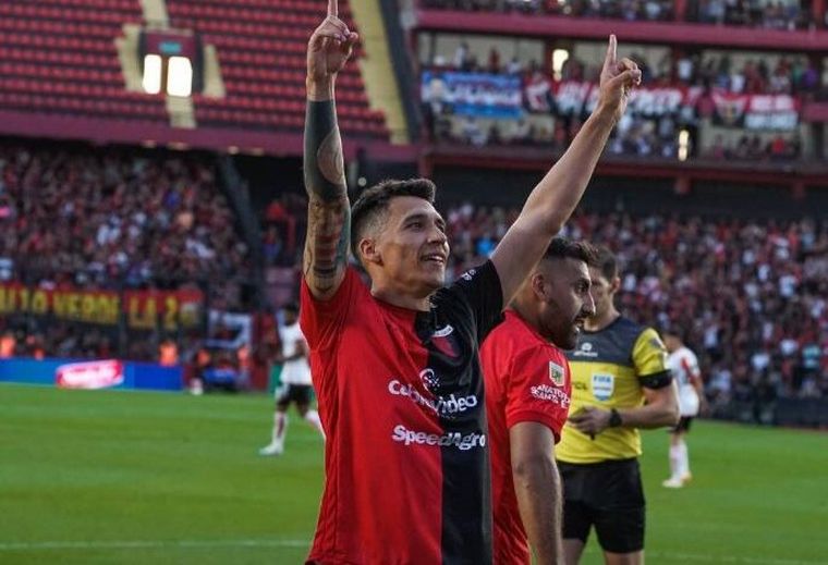 Rubén Botta jugando para Colón. (Foto: @ColonOficial)