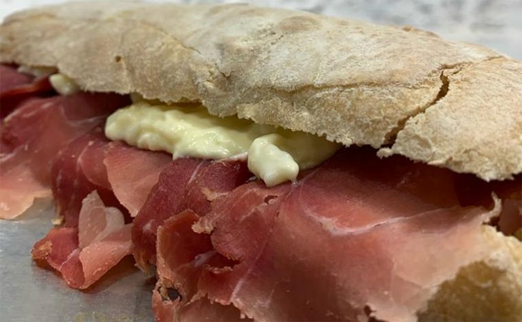 Descubriendo sabores y tradiciones en el Bodegón Sanguchero de Rosario.