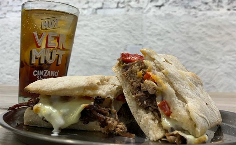 Descubriendo sabores y tradiciones en el Bodegón Sanguchero de Rosario.