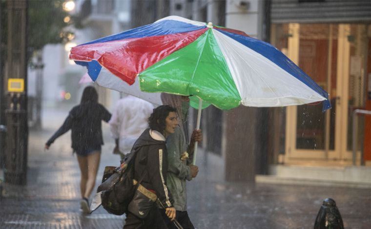 FOTO: Alerta amarilla por tormentas en 7 provincias y por viento en el sur patagónico.