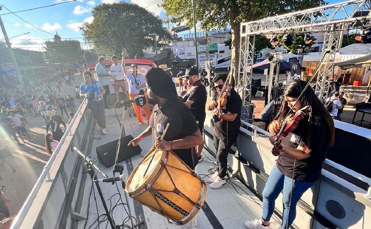 Es fanático de Lázaro Caballero y cumplió su sueño de tocar con él en Jesús María.