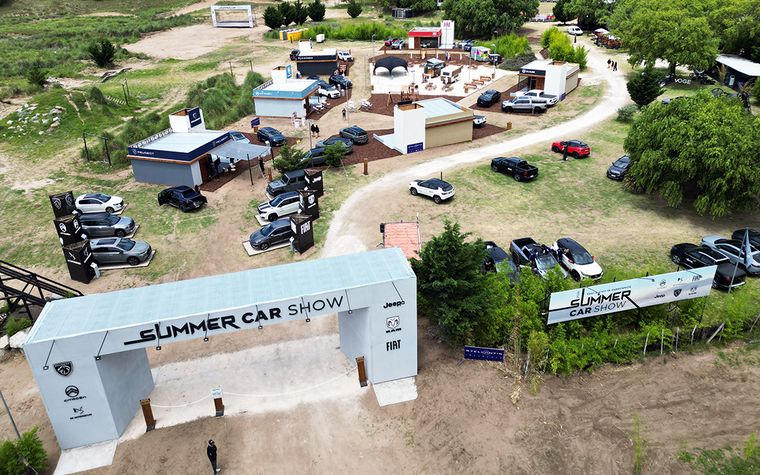 Summer Car Show en  Ruta 11, KM 407 (entre Cariló y Villa Gesell)